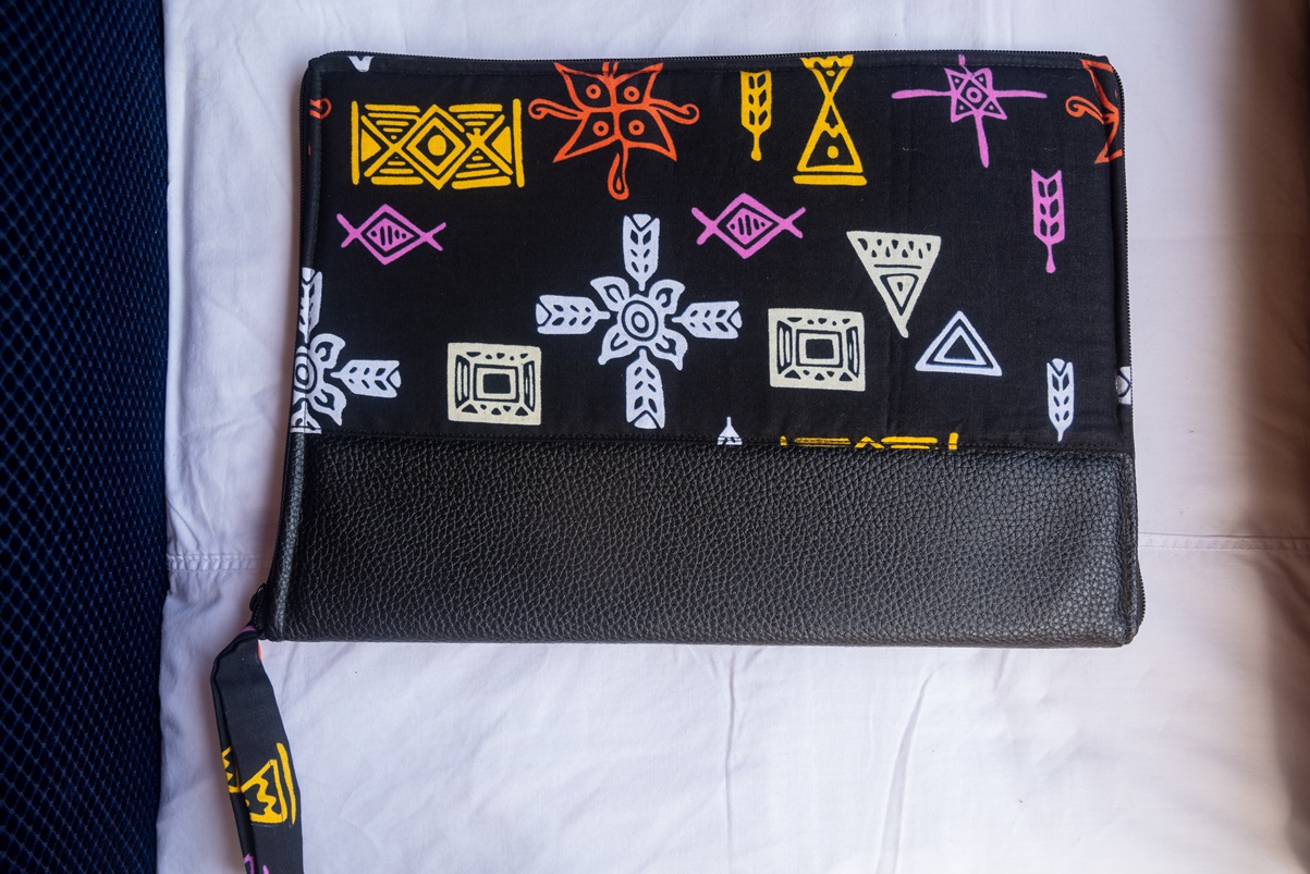 Housse Élégance Africaine pour Laptop – Image 2